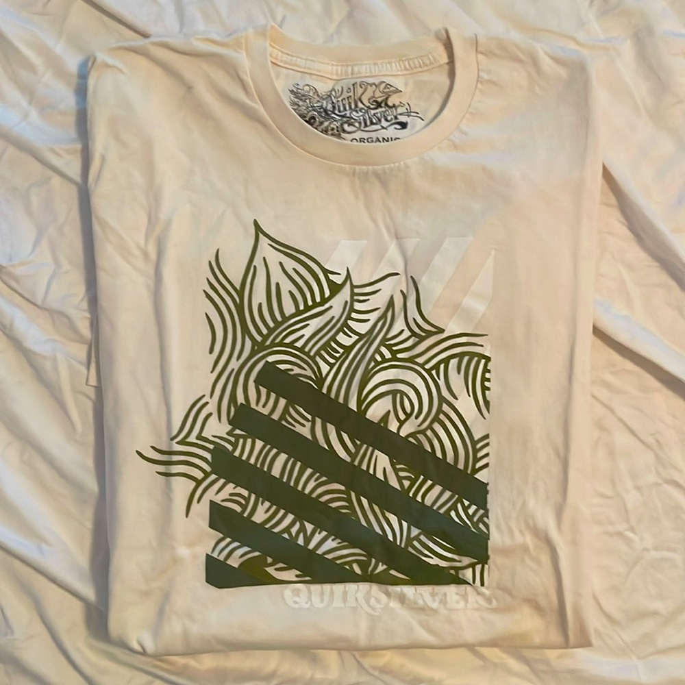 Quicksilver t-shirt